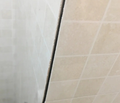 殷都瓷砖空鼓维修公司分享阳台瓷砖脱落的修复过程可以分为以下几个步骤